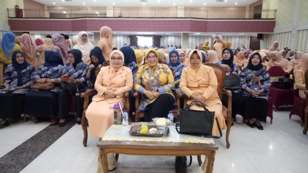 Sosialisasi Anti Hoax Dan Radikalisme, Bagi Pengurus Dan Anggota Dharma Wanita Kota Bekasi. Graha De