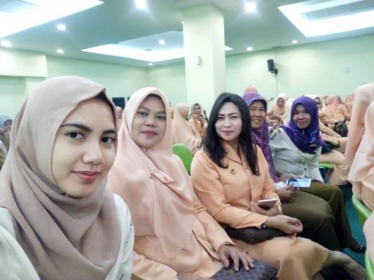 Menghadiri Acara Pertemuan Rutin Darma Wanita Kota Bekasi ... 