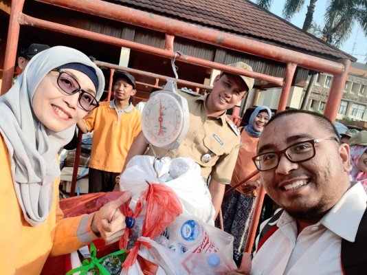 Dinas Perpustakaan Mengeikuti Program Sedekah Sampah ... 