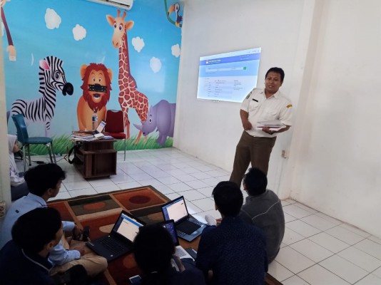 Bimbingan Mahasiswa Magang Dalam Pengolahan Dan Penginputan Bahan Pustaka Ke Sistem Otomasi Perpusta ... 